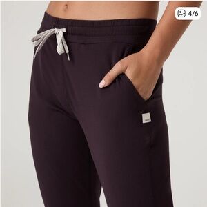 Like New Vuori Performance Jogger in Raisin